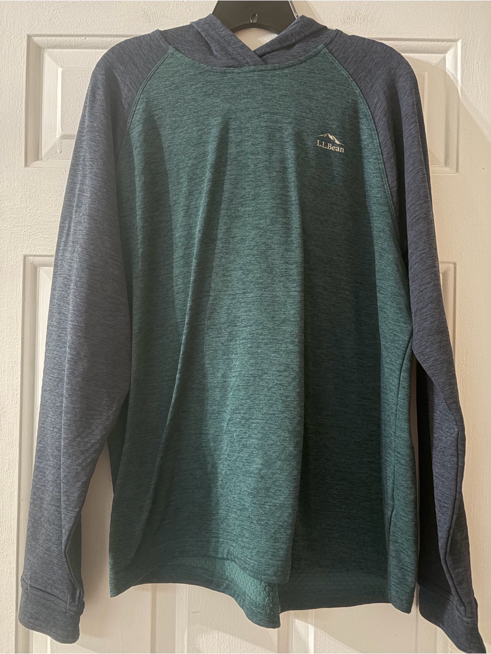 L.L. Bean Two-Tone Green and Blue Hooded Long-Sleeve fleece pullover Size Large